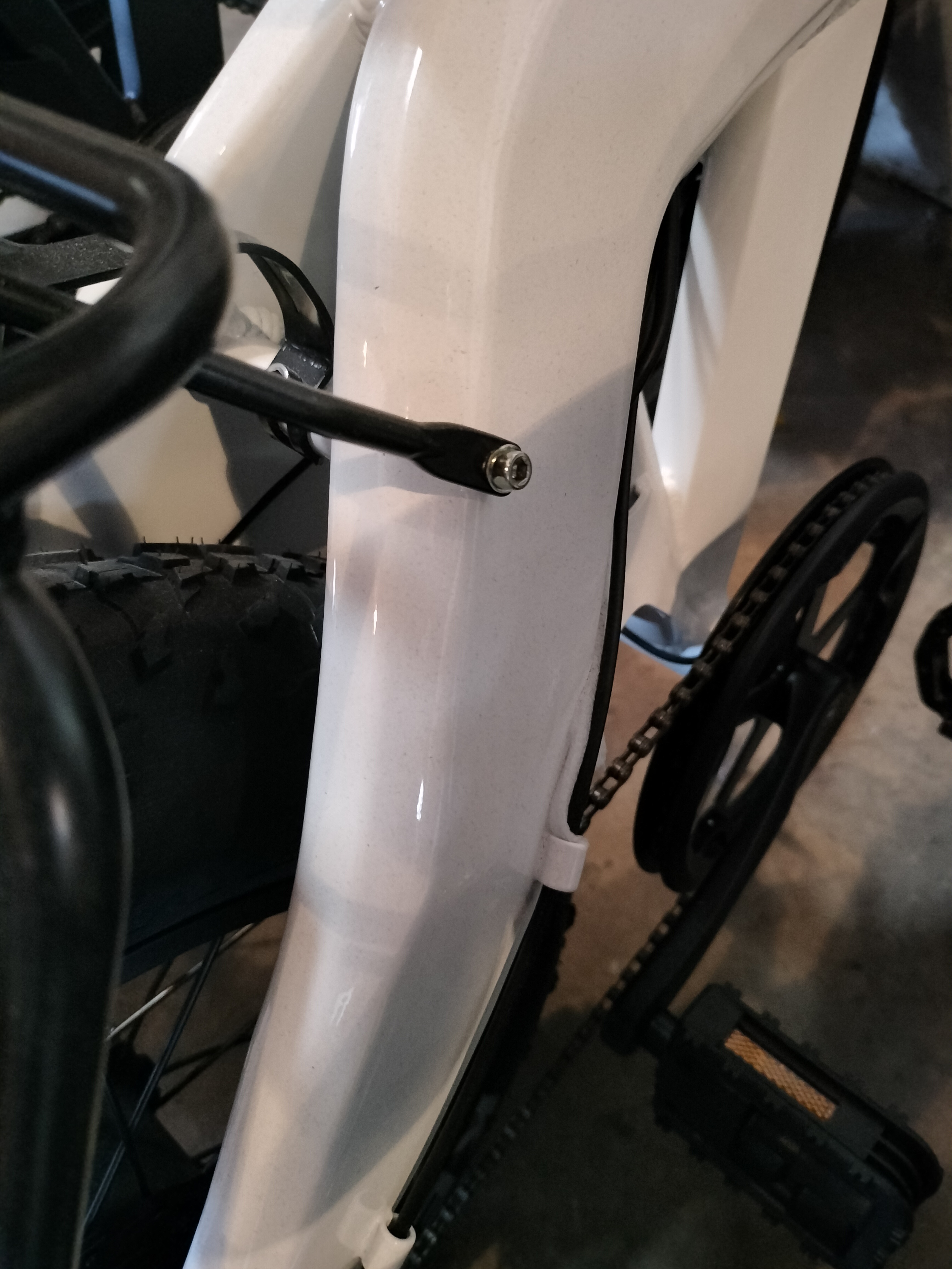 Defiant rack upper screw.jpg